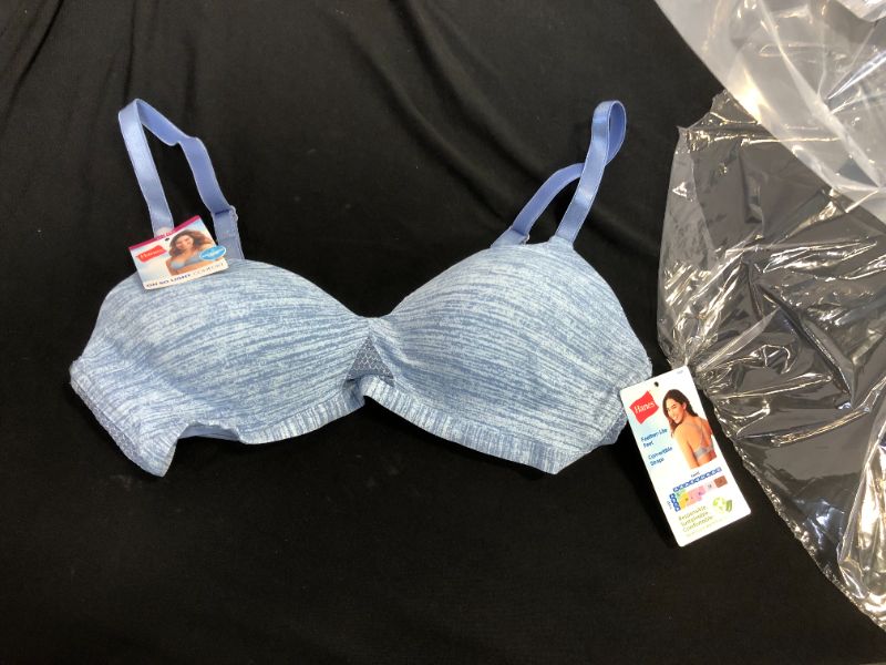 Photo 2 of Hanes Women's Oh So Light Foam ComfortFlex Fit Wirefree Bra MHG521 SIZE SMALL
