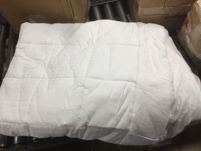 Photo 1 of Aemicion Extra Thick Mattress Topper Full , 4 Inch Extra Soft Mattress Pad Cover, Pillow Top Matress Topper with with 18" Deep Pocket 54" x 75"
