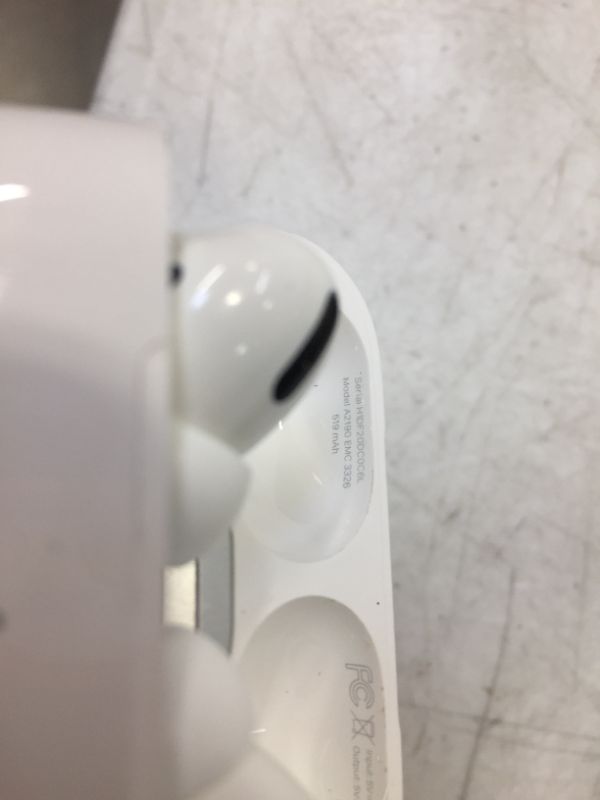 Photo 5 of Apple AirPods Pro
