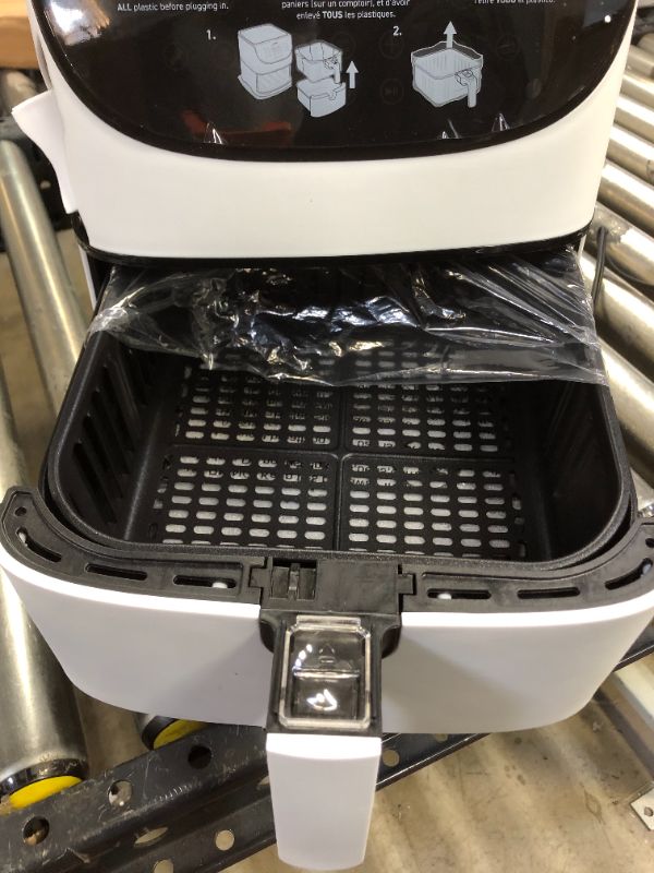 Photo 5 of 54
Cosori 5.8-Quart White Air Fryer
** LEFT SIDE IS BROKEN **