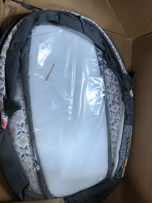 Photo 4 of Graco Pack 'n Play Travel Dome LX Playard | Includes Portable Bassinet, Full-Size Infant Bassinet, and Diaper Changer, Leyton--rip in the bassinet 
