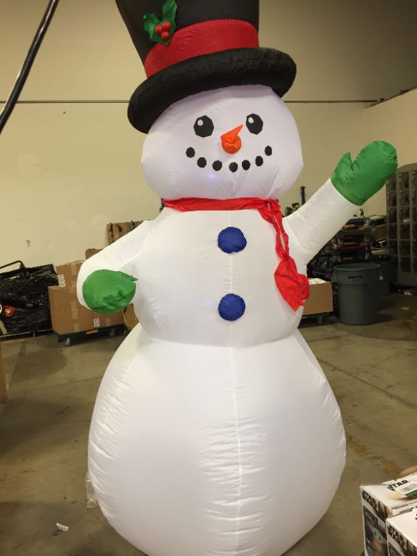 Photo 2 of 9 ft. Giant-Sized LED Inflatable Airblown-Snowman USED
