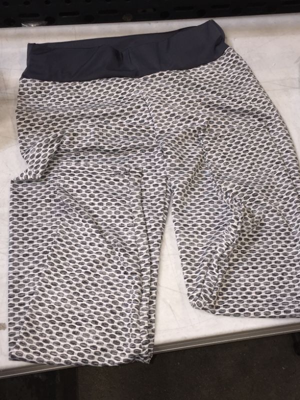 Photo 2 of LUCKY CUP Tiktok Butt Leggings for Women,Textured Scrunch Booty Lifting Leggings Gym Shorts
XXL GREY AND WHITE