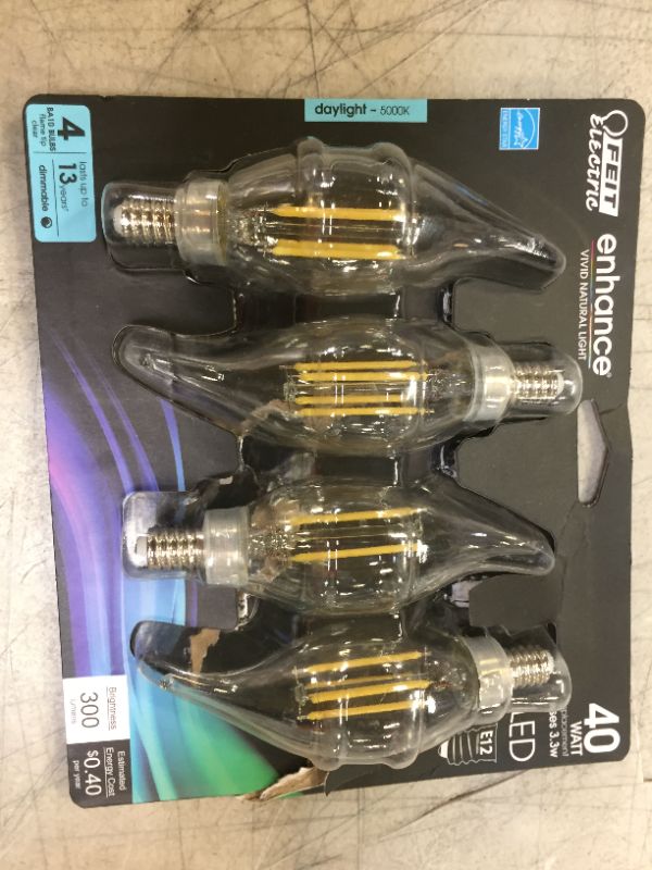 Photo 1 of 40-Watt Equivalent CA10 Candelabra Dimmable Filament CEC Clear Glass Chandelier LED Light Bulb, Soft White (4-Pack)
