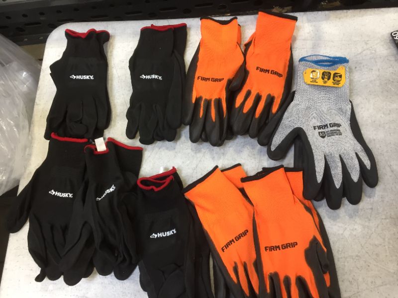 Photo 1 of 10 pairs of work gloves size large 
