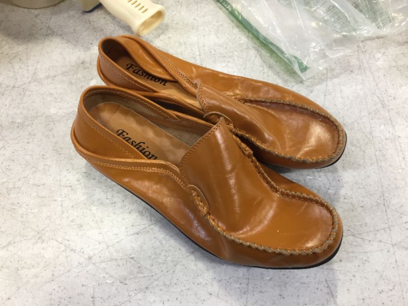 Photo 1 of Men's Loafers (Size 9)