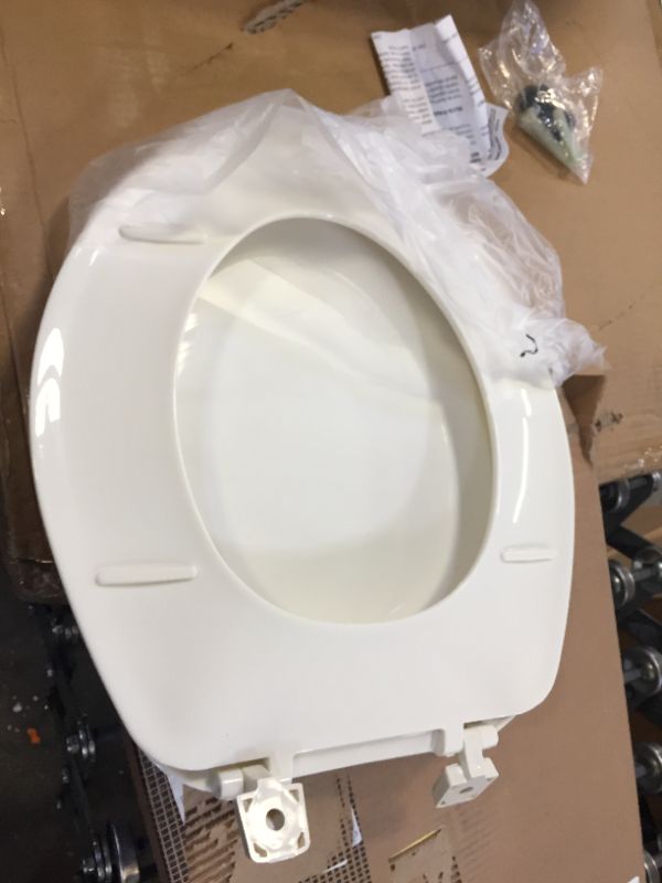 Photo 2 of 70 346 Toilet Seat, Round, Plastic
