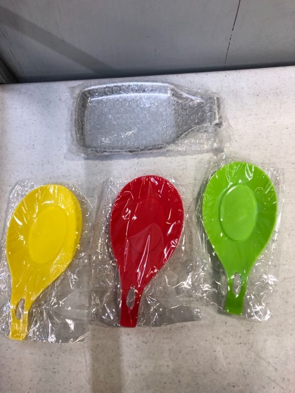 Photo 1 of 4 pcs silicone utensils and rest 