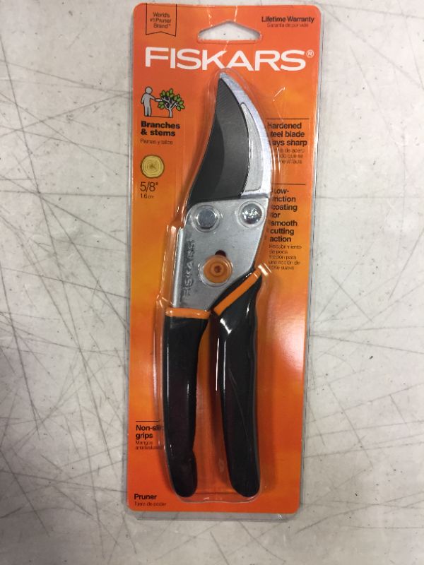 Photo 2 of Fiskars 85419 Bypass Hand Pruner