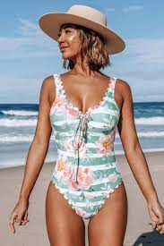 Photo 1 of Floral and Striped Scalloped One Piece Swimsuit size 2xlarge 
