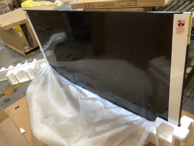 Photo 6 of SAMSUNG 85-Inch Class Crystal UHD AU8000 Series - 4K UHD HDR Smart TV with Alexa Built-in (UN85AU8000FXZA)
