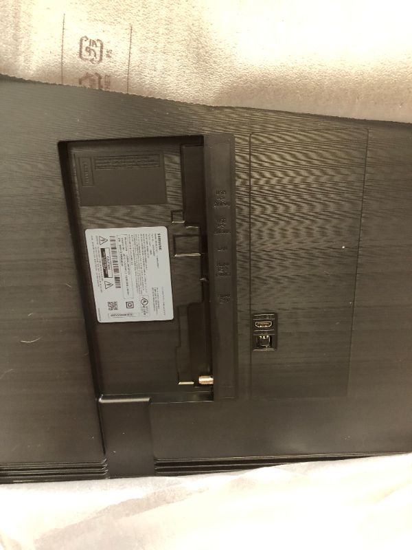 Photo 5 of SAMSUNG 85-Inch Class Crystal UHD AU8000 Series - 4K UHD HDR Smart TV with Alexa Built-in (UN85AU8000FXZA)
