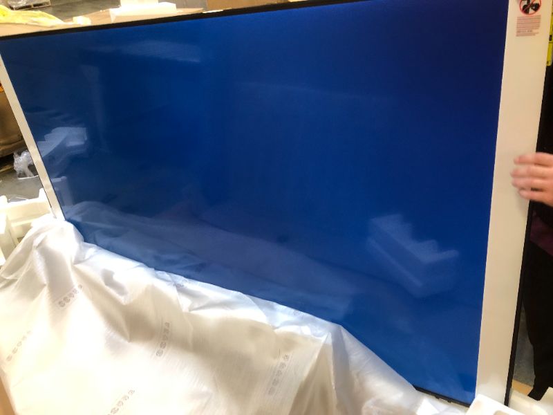 Photo 1 of SAMSUNG 85-Inch Class Crystal UHD AU8000 Series - 4K UHD HDR Smart TV with Alexa Built-in (UN85AU8000FXZA)
