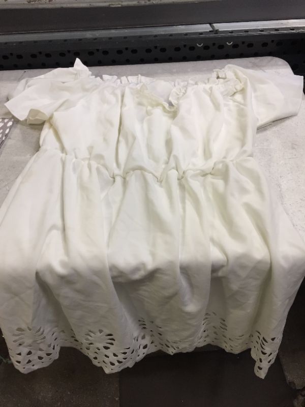 Photo 1 of WOMENS WHITE DRESS
SIZE UNKNOWN LOOKS LIKE A L OR XL