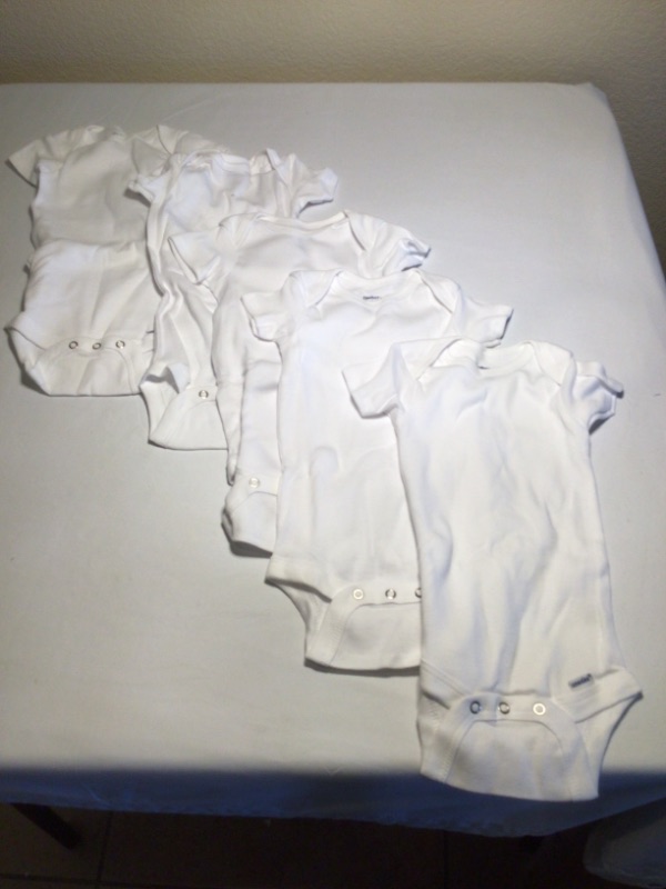 Photo 2 of Gerber Baby Girls Organic 5-pack Short-sleeve Onesies Bodysuits- size 3-6 months- White