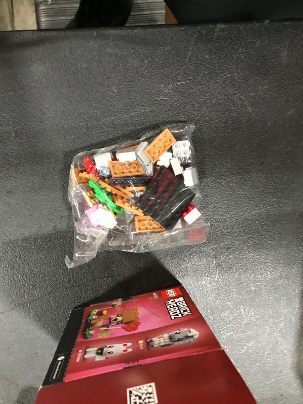 Photo 2 of LEGO®BrickHeadz Valentine's Bear 40379