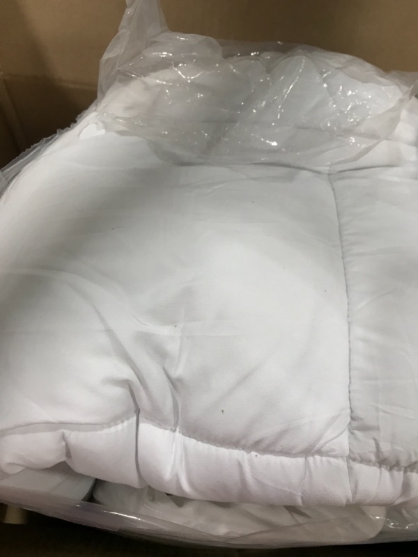 Photo 1 of White comforter Queen