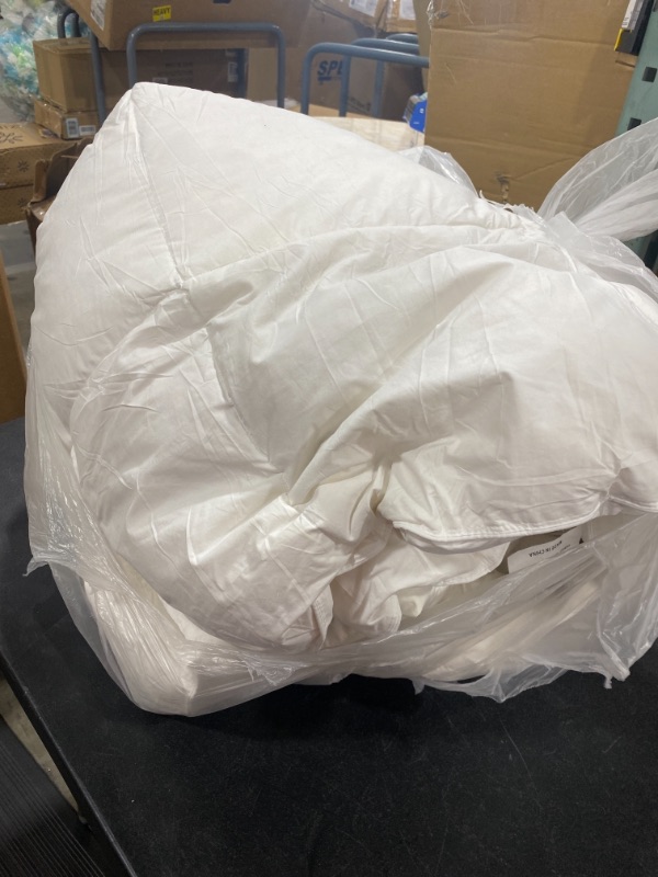 Photo 1 of 264x244 white comforter, unknown manufacture