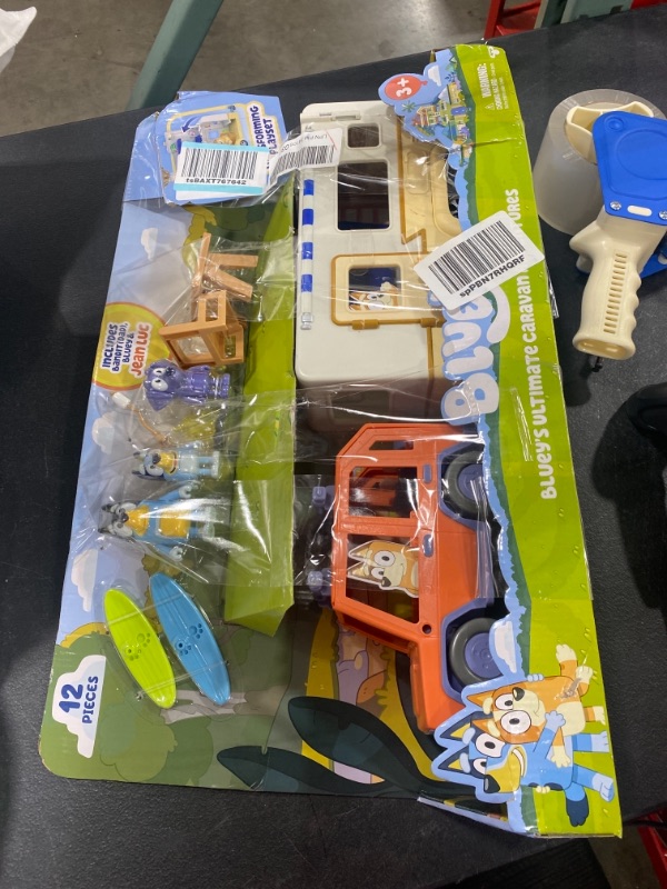 Photo 2 of Bluey 13096 Ultimate Caravan Adventures - Caravan Playset and 2.5-3" Figures
