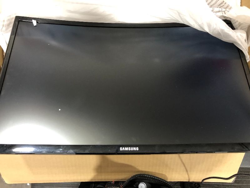 Photo 4 of SAMSUNG LC24F396FHNXZA 235 FHD Curved LEDLit FreeSync Monitor