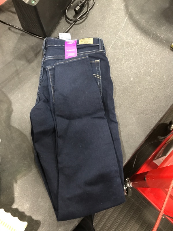 Photo 2 of levi strauss mid rise skinny
w20 L32