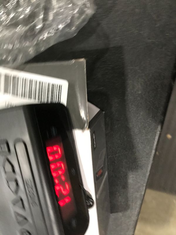 Photo 1 of GPX C224b Dual Alarm Clock AM/FM Radio