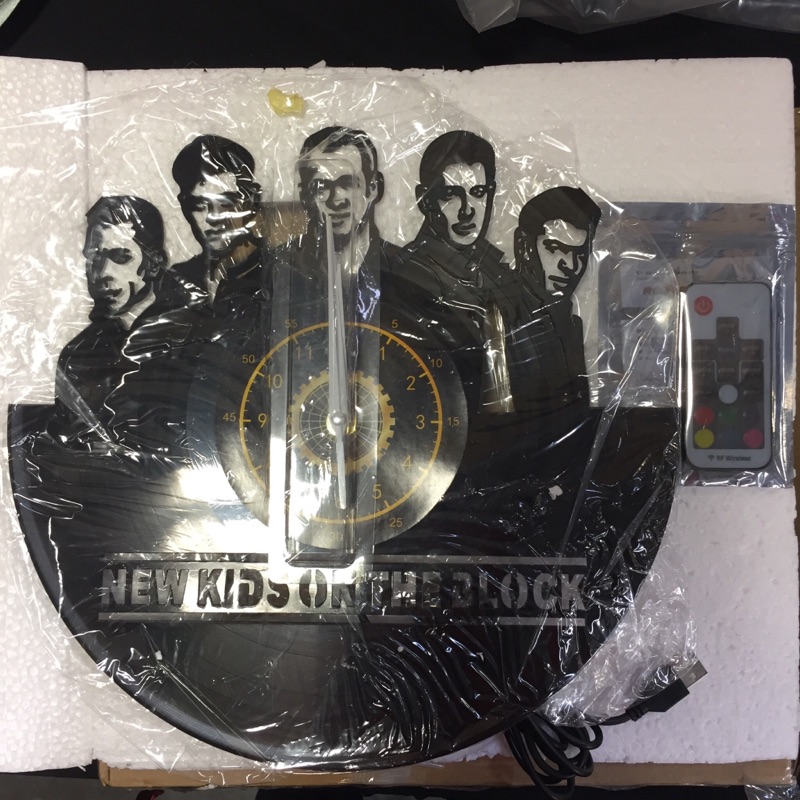 Photo 1 of NEW KIDS ON THE BLOCK VINYL CLOCK RGB / USB