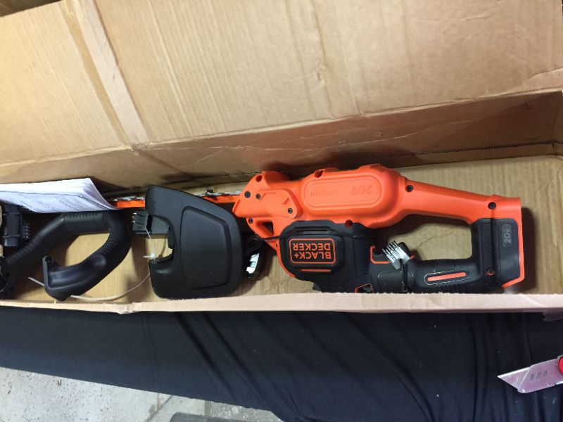 Photo 2 of Black+decker Lht321ff 20V Max Lithium Powercommand PowerCut Hedge Trimmer 22"