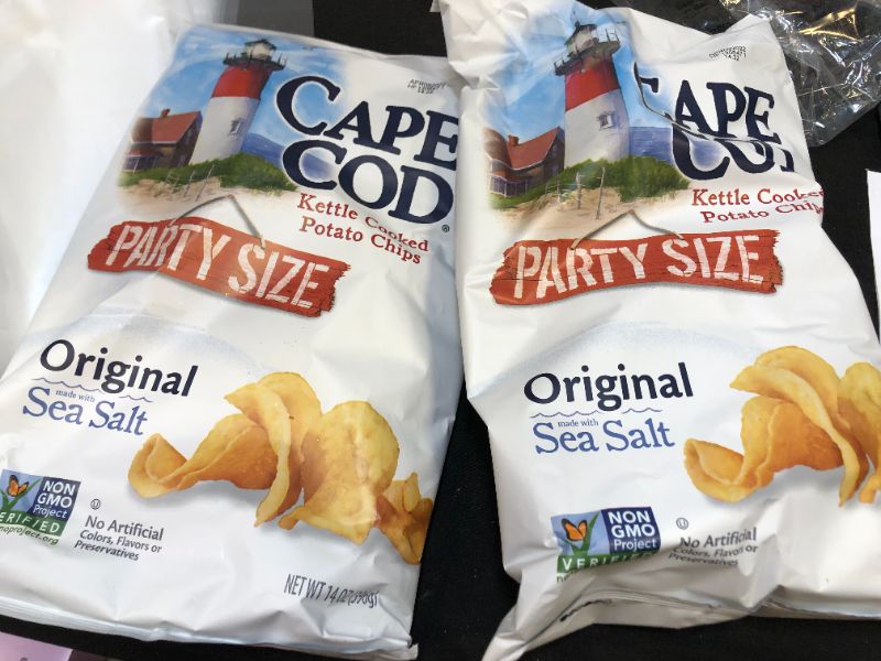 Photo 2 of 2 PACK Cape Cod Potato Chips, Original Kettle Cooked Chips, Party Size, 14 Ounce (Pack of 1)
BEST BY 04/09/2022