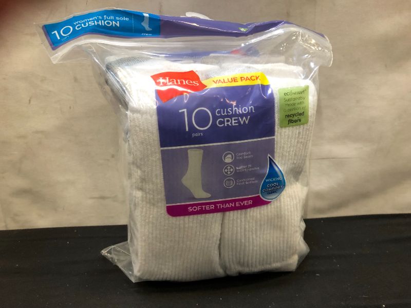 Photo 3 of Hanes Women's Extended Size Cushioned 10pk Crew Socks - 8-12

