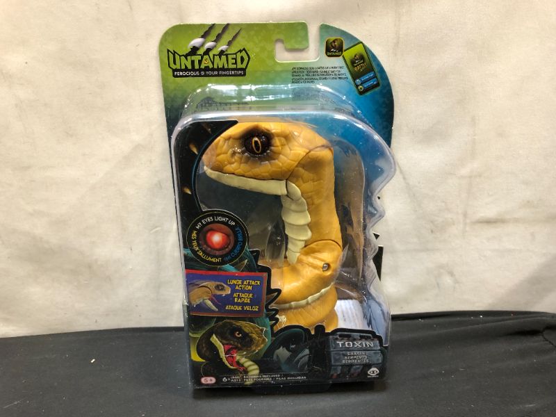 Photo 2 of NEW WowWee Fingerlings Untamed Snakes Toxin Rattle Snake Interactive Finger Toy
