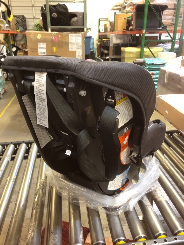 Photo 1 of Graco Extend2Fit Convertible Car Seat | Ride Rear Facing Longer with Extend2Fit, Davis, 20.75x19x24.5 Inch (Pack of 1)
