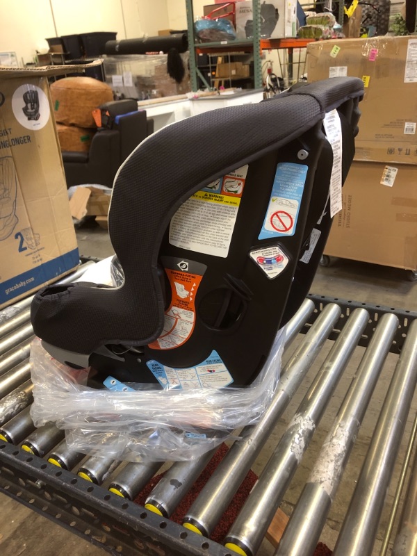 Photo 1 of Graco Extend2Fit Convertible Car Seat | Ride Rear Facing Longer with Extend2Fit, Davis, 20.75x19x24.5 Inch (Pack of 1)
