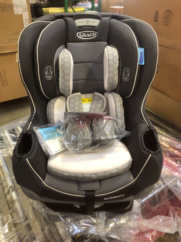 Photo 1 of Graco Extend2Fit Convertible Car Seat | Ride Rear Facing Longer with Extend2Fit, Davis, 20.75x19x24.5 Inch (Pack of 1)
