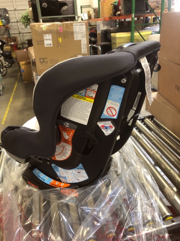 Photo 1 of Graco Extend2Fit Convertible Car Seat | Ride Rear Facing Longer with Extend2Fit, Davis, 20.75x19x24.5 Inch (Pack of 1)
