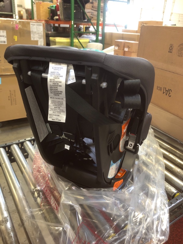 Photo 1 of Graco Extend2Fit Convertible Car Seat | Ride Rear Facing Longer with Extend2Fit, Davis, 20.75x19x24.5 Inch (Pack of 1)
