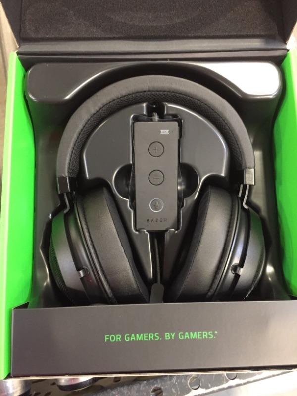 Photo 2 of Razer Kraken Tournament Edition THX 7.1 Surround Sound Gaming Headset: Retractable Noise Cancelling Mic - USB DAC -  For PC
