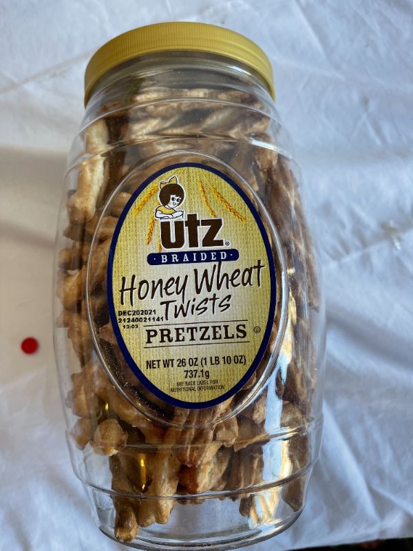 Photo 1 of Utz Honey Wheat Braided Pretzel Twists – 26 oz Barrel – Sweet Honey Taste, Thick, Crunchy Pretzel Twists, Perfect for Dipping and Snacks, Zero Cholesterol Snack Food Package May Vary
1.62 Pound (Pack of 1)