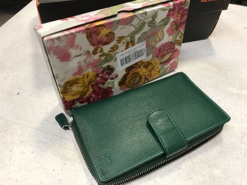 Photo 1 of  Women's Small wallet with Card holder e (Green)
