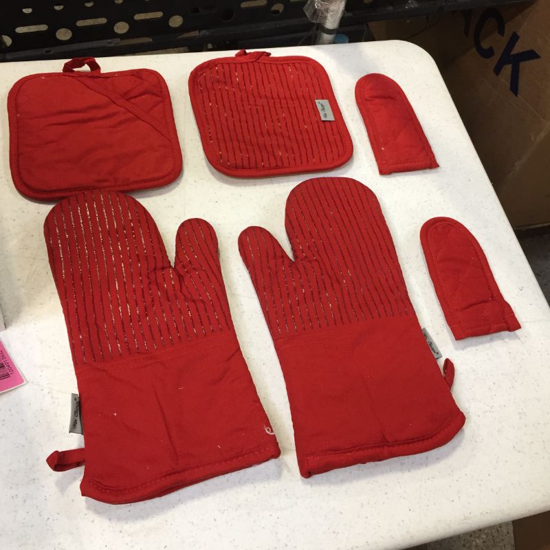 Photo 1 of 6pc oven mitt set in red