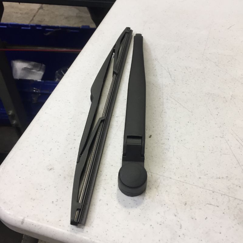 Photo 1 of 15 pack of deep touch generic windshield wipers, looks like they are rear but unknown 3 are 39 inch and 12 are 21 inches
