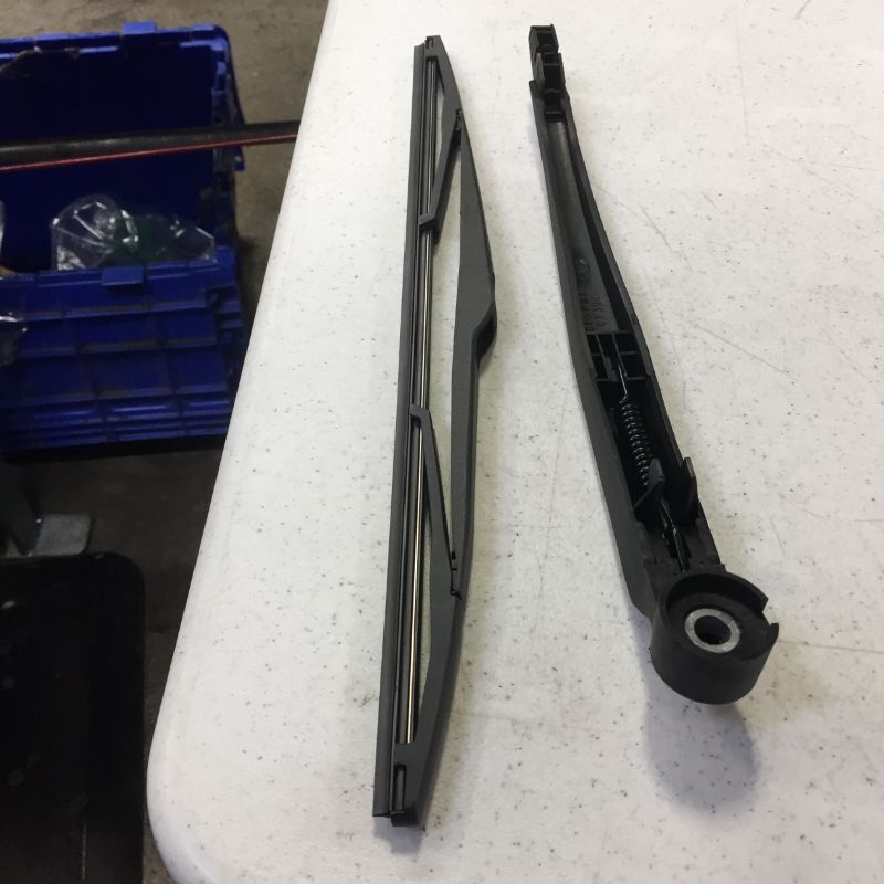 Photo 1 of 18 pack of 28 inch deep touch generic windshield wipers, looks like they are rear but unknown