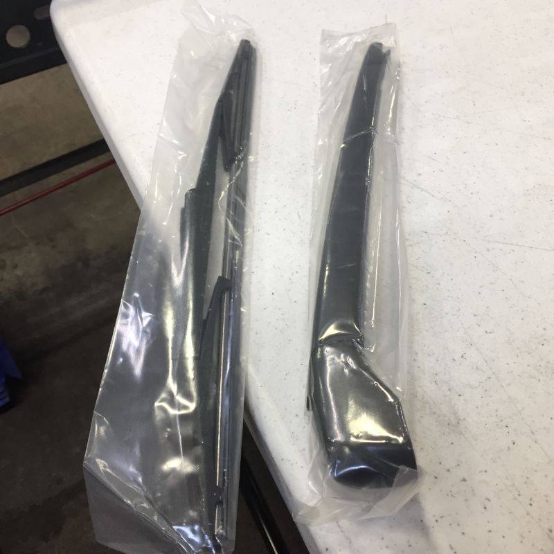 Photo 2 of 11 pack, 30 inch generic deep touch windshield wiper 30 inches possibly for rear