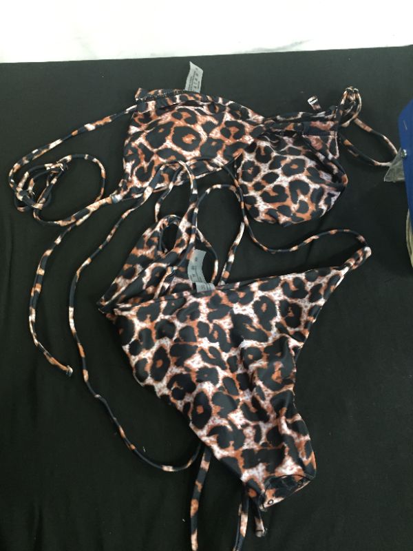 Photo 1 of MEDIUM 2 PIECE SWIM SUIT WOMENS 