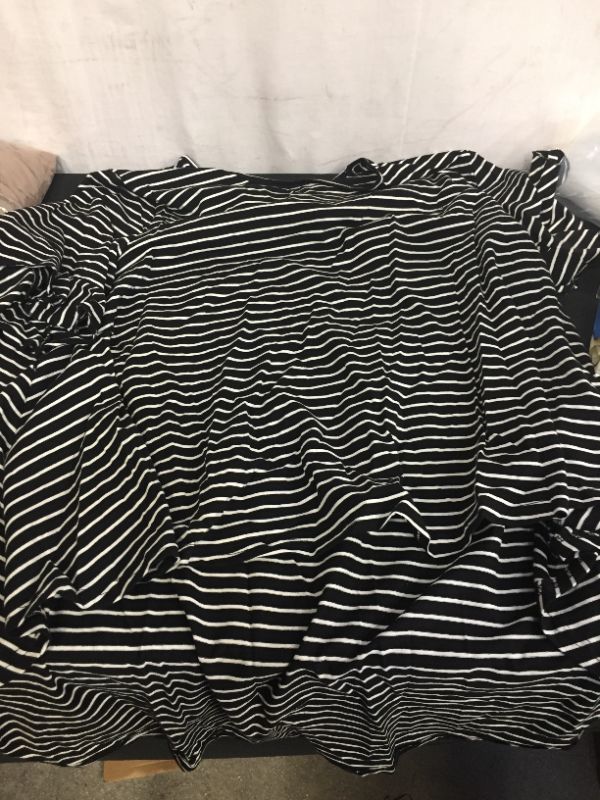 Photo 1 of 1XL WOMENS BLACK AND WHITE BLOUSE 