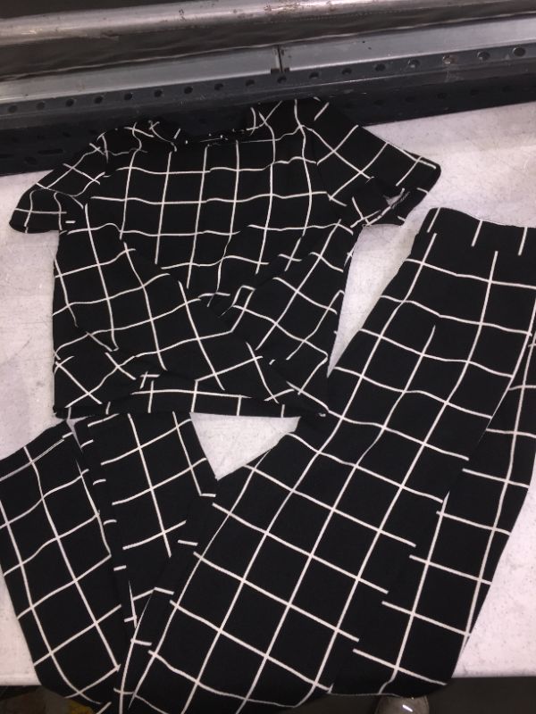 Photo 1 of BLACK AND WHITE WOMENS CLASSY 2 PIECE PANTS AND SHIRT SIZE XS 