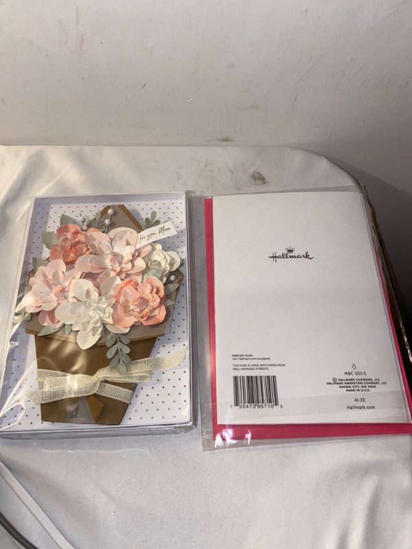 Photo 1 of 2PC LOT
Hallmark Signature Paper Craft Flowers Displayable Bouquet Mothers Day Card for Mom (So Grateful)

Hallmark Mother's Day Card for Aunt (Wonderful Woman)