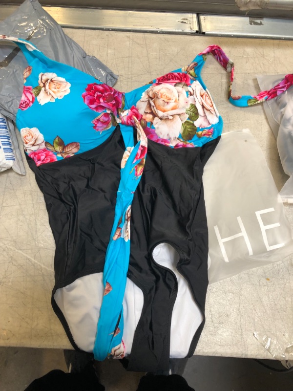 Photo 2 of Cupshe Blue Floral  One Piece Swimsuit-----(SIZE XL)