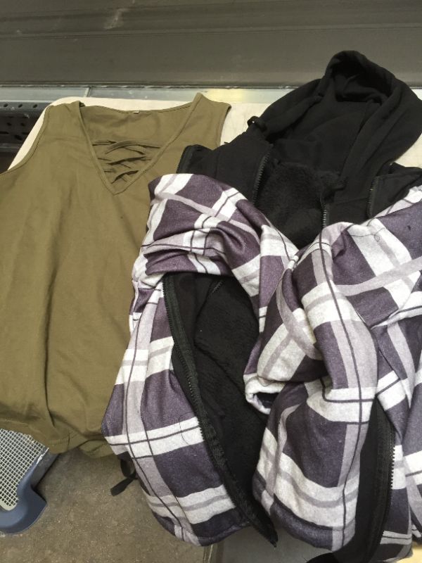 Photo 1 of BUNDLE OF 6 CLOTHING ITEMS VARIOUS SIZES