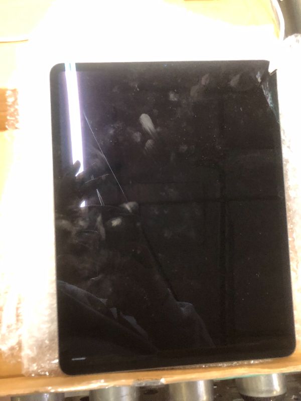 Photo 2 of Apple iPad Pro 12.9-inch (3rd Gen) Tablet A1876  (DAMAGES TO ITEM , TURNS ON BUT TURNS BACK OFF QUICKLY)